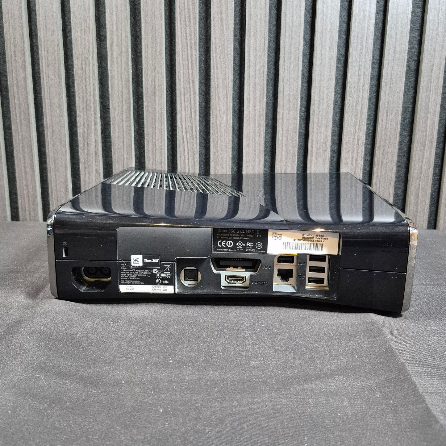 Xbox 360 S 250GB Konsole – Rückseite mit Anschlüssen