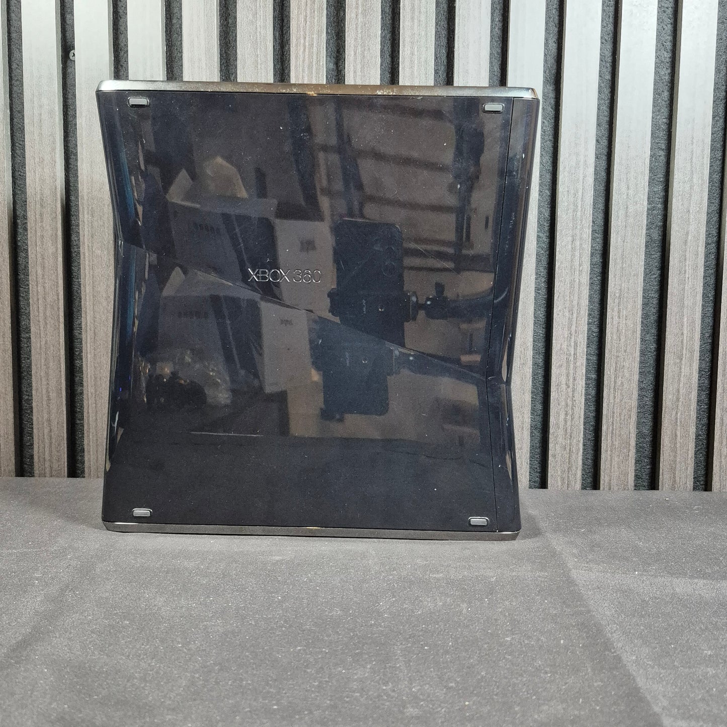 Xbox 360 S 250GB Konsole Schwarz – zweite Seitenansicht
