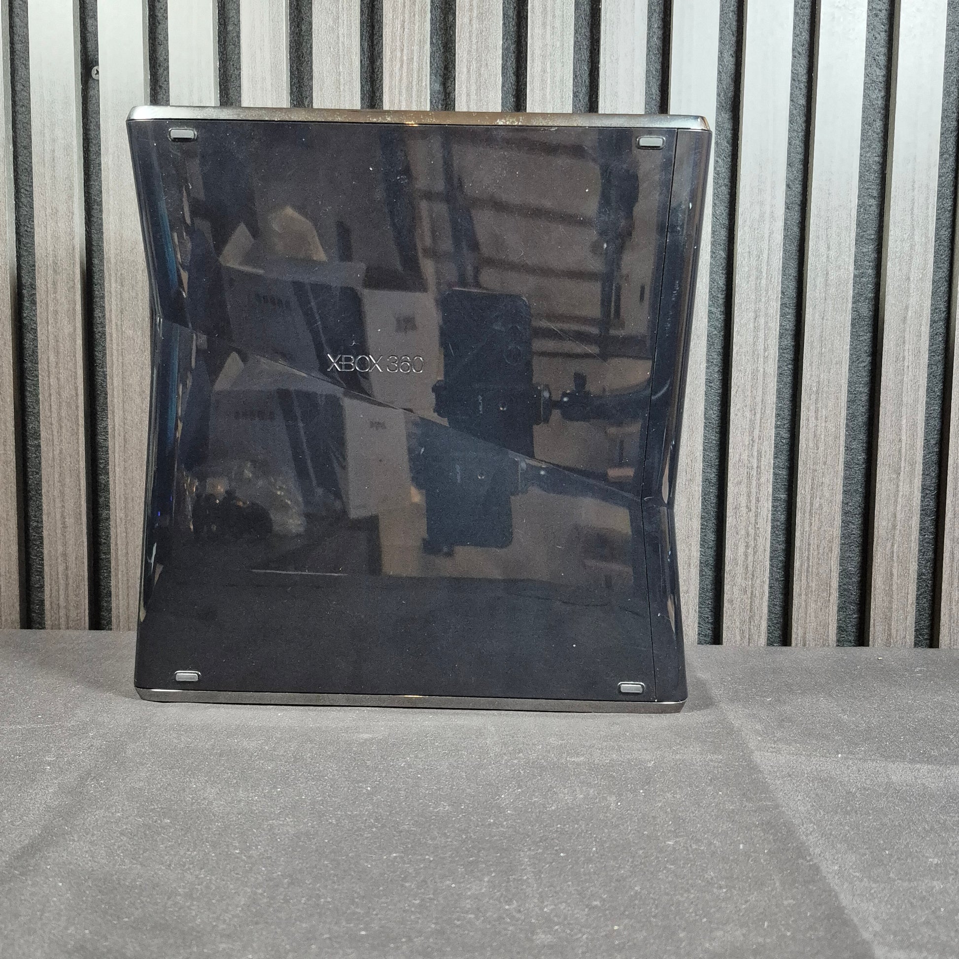 Xbox 360 S 250GB Konsole Schwarz – zweite Seitenansicht