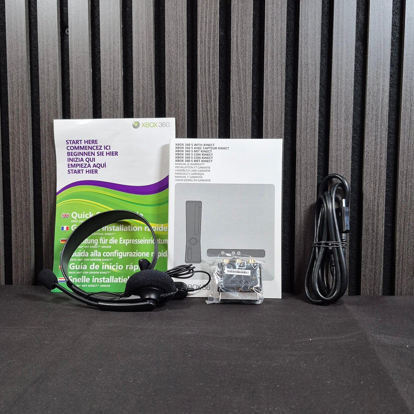 Xbox 360 S Kinect Special Edition – Headset, Handbücher und Zubehör