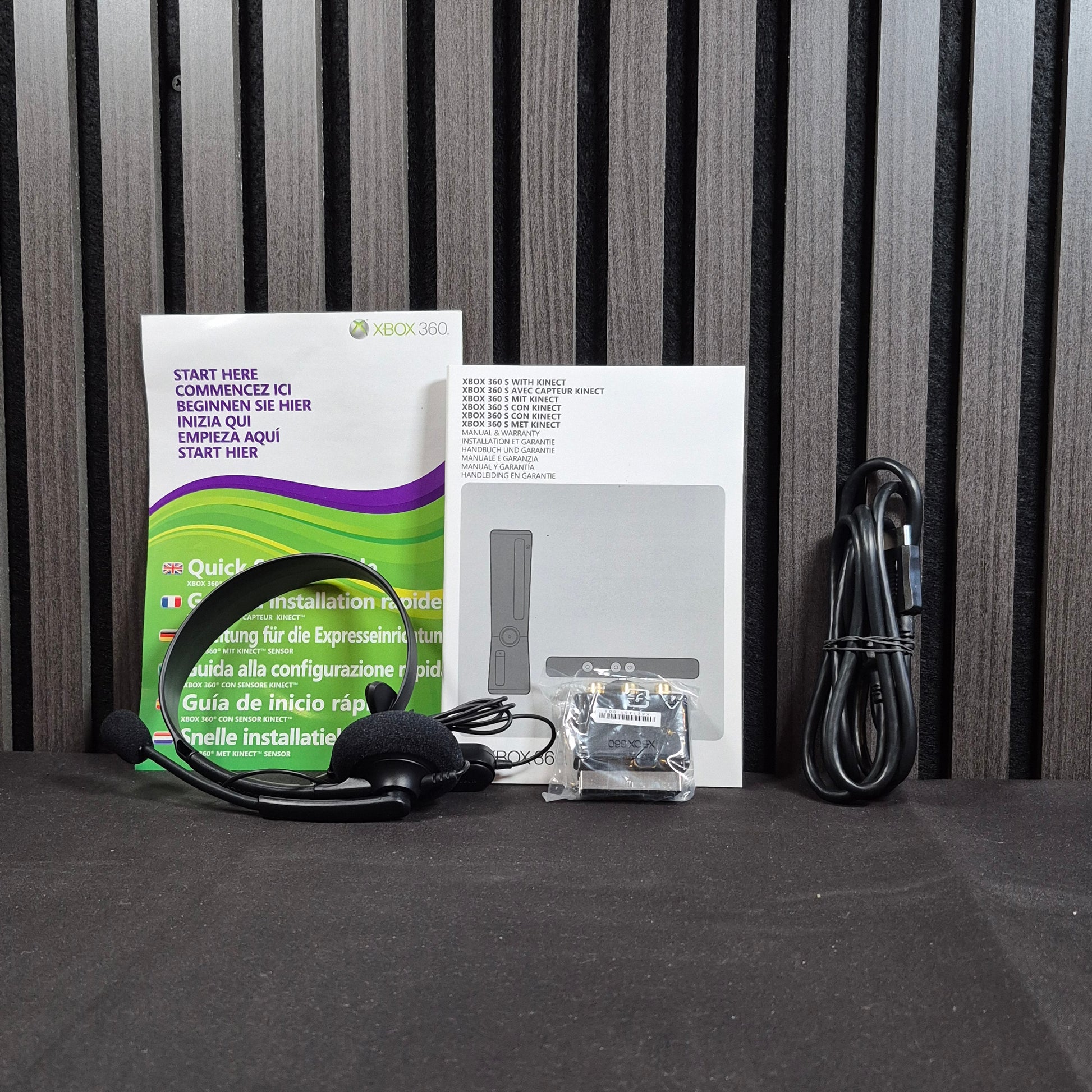 Xbox 360 S Kinect Special Edition – Headset, Handbücher und Zubehör