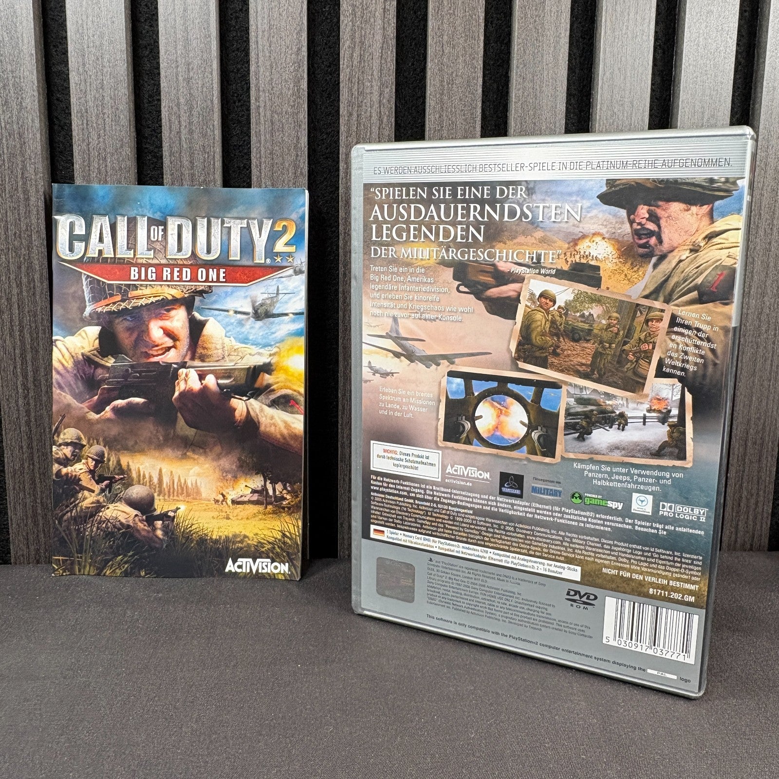 Rückseite von Call of Duty 2 Big Red One für PlayStation 2 mit Hülle und Anleitung