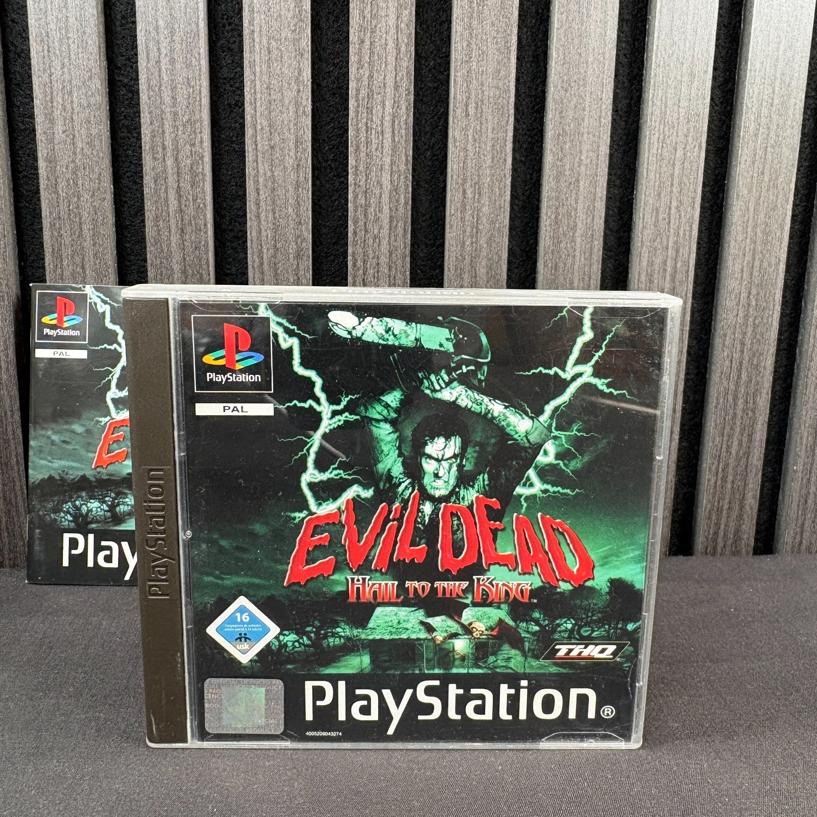 Evil Dead Hail to the King PlayStation 1 Cover im Detail