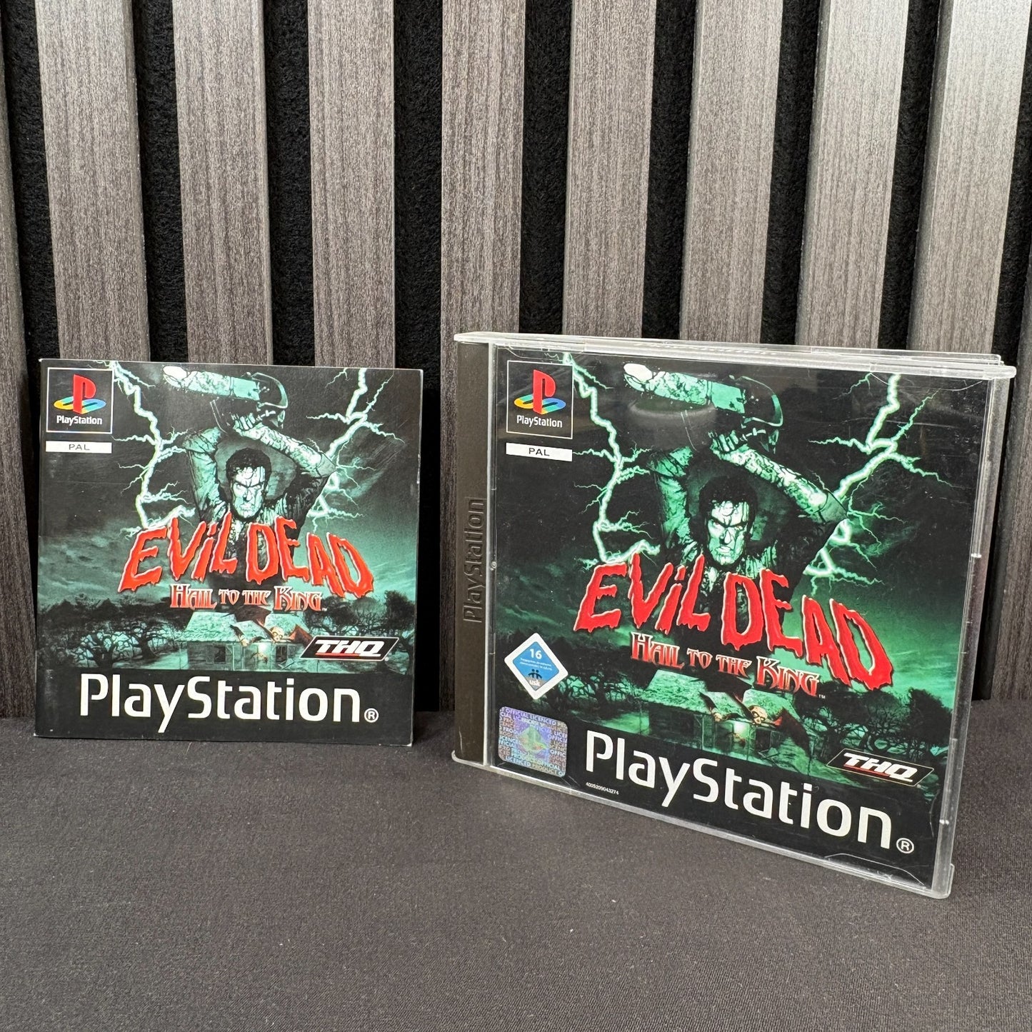 Evil Dead Hail to the King PS1 PAL Frontcover mit Anleitung