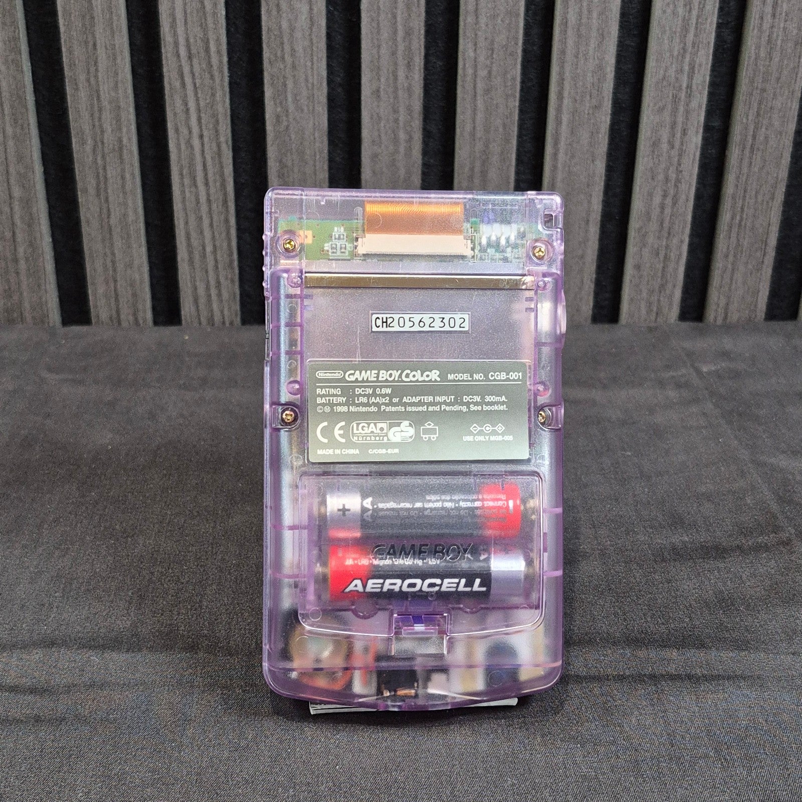 Game Boy Color Atomic Purple – Detailansicht des transparenten Gehäuses

