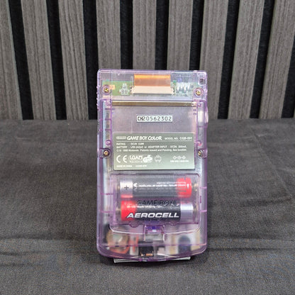 Game Boy Color Atomic Purple – Detailansicht des transparenten Gehäuses

