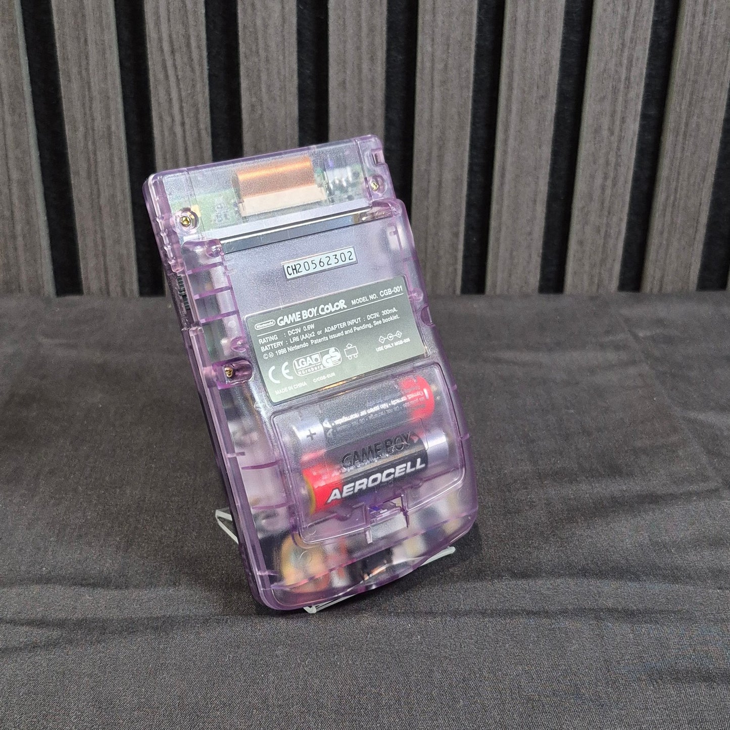 Game Boy Color Atomic Purple – Rückseite mit Batteriefach
