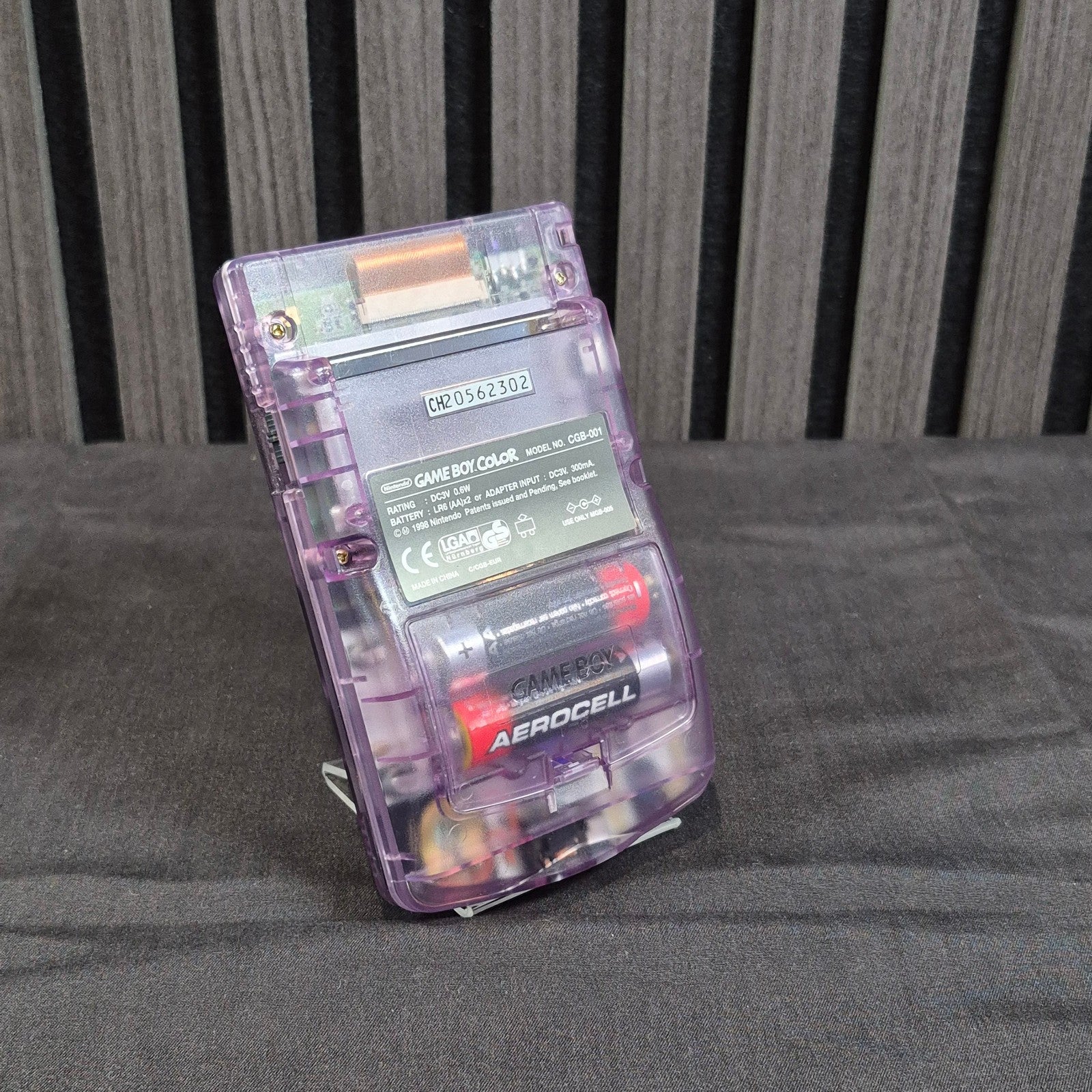 Game Boy Color Atomic Purple – Rückseite mit Batteriefach
