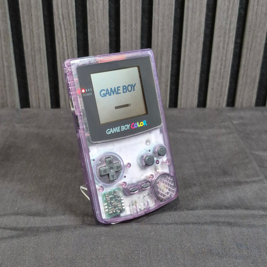Nintendo Game Boy Color Atomic Purple – Vorderseite der Konsole
