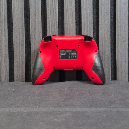 HORI Wireless HORIPAD Super Mario Controller für Nintendo Switch Rückseite in Rot und Schwarz