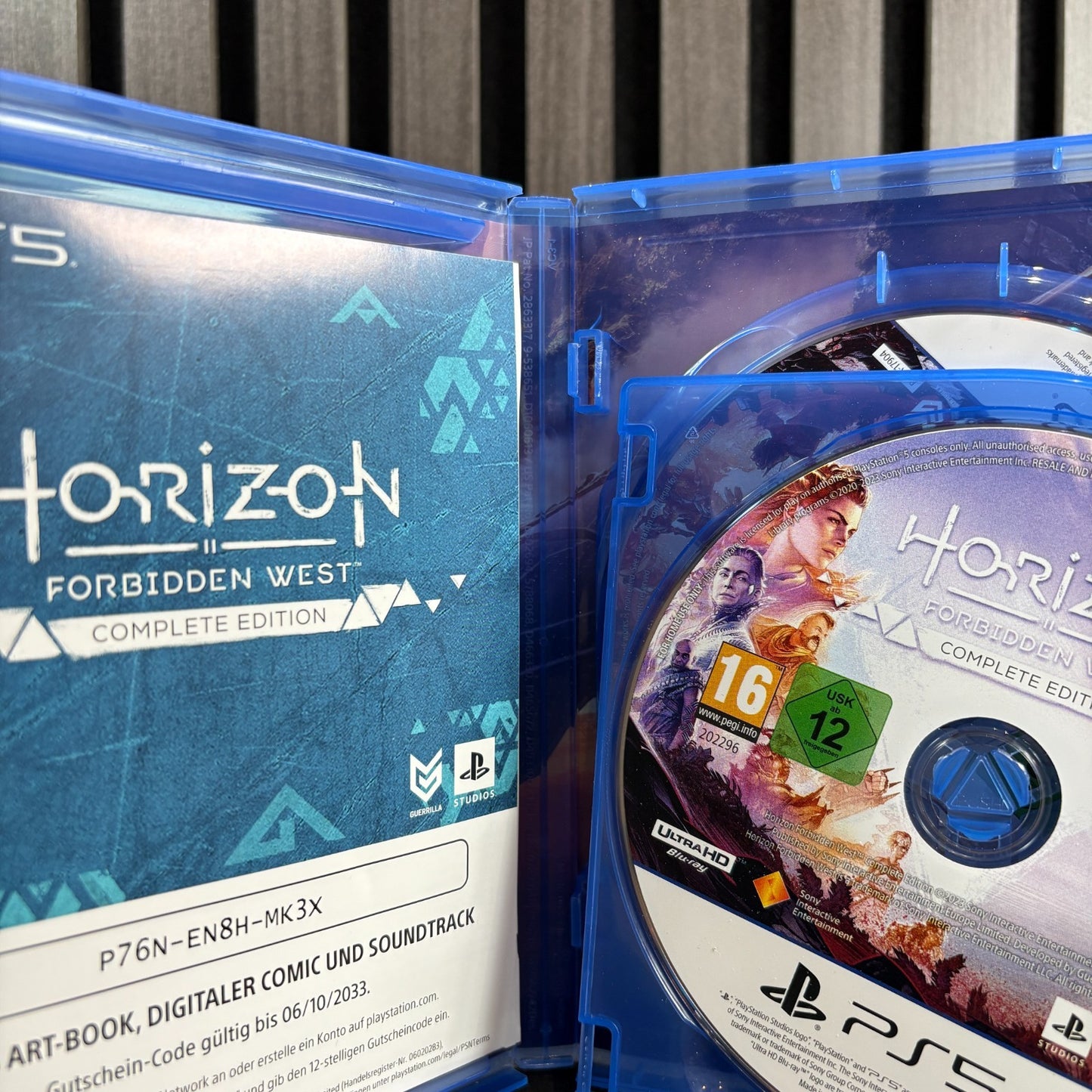 Horizon Forbidden West PS5 gebrochener Disc Halter in der Hülle (Detailansicht)