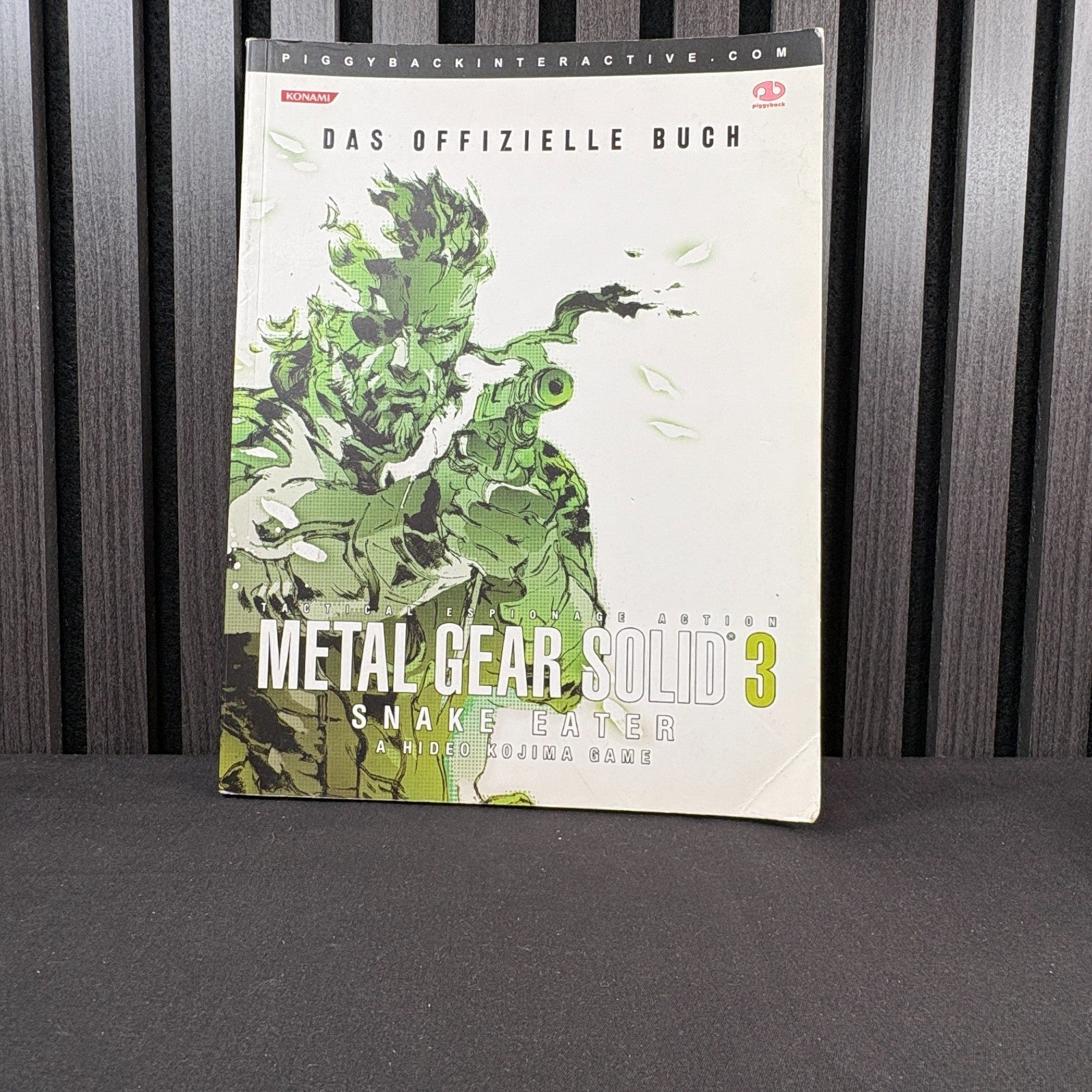Vorderseite des Metal Gear Solid 3 Snake Eater Lösungsbuchs
