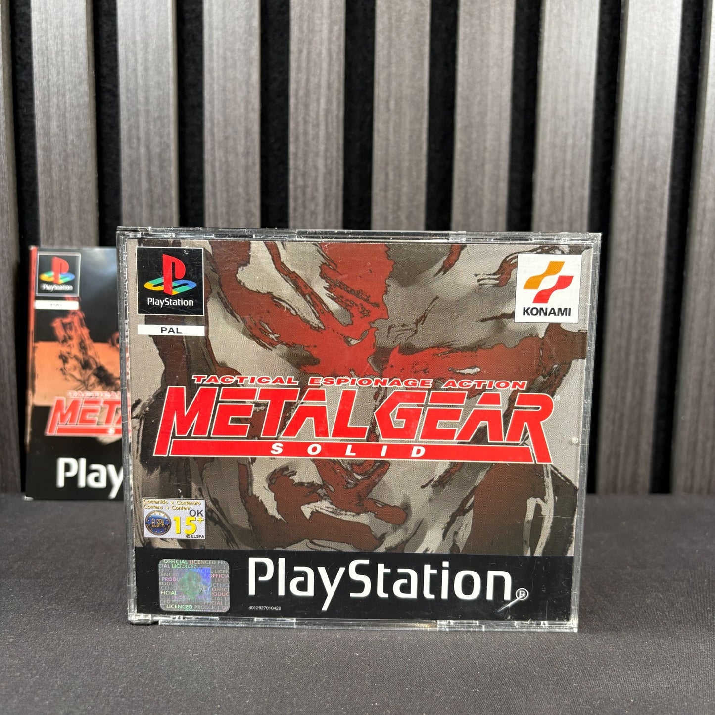 Detailansicht von Metal Gear Solid PS1 Cover und Hülle