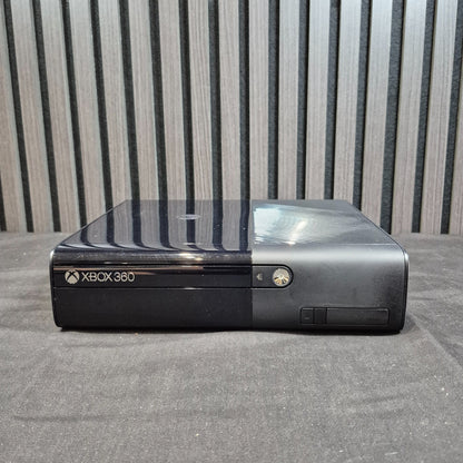 Microsoft Xbox 360 E 500GB Konsole im sehr guten Zustand mit Originalverpackung