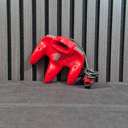 Original Nintendo 64 Controller NUS-005 in Rot Rückseite mit Kabel und Erweiterungsanschluss