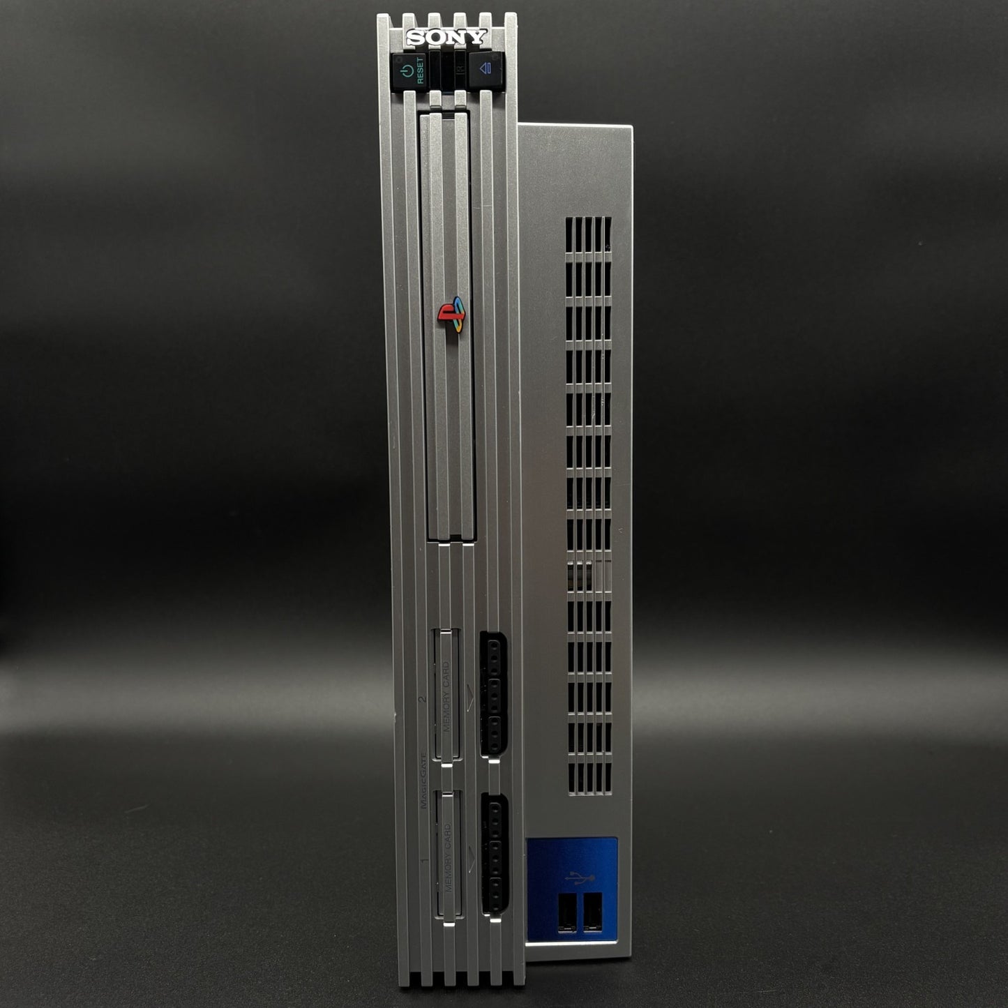 PlayStation 2 FAT Konsole Frontansicht