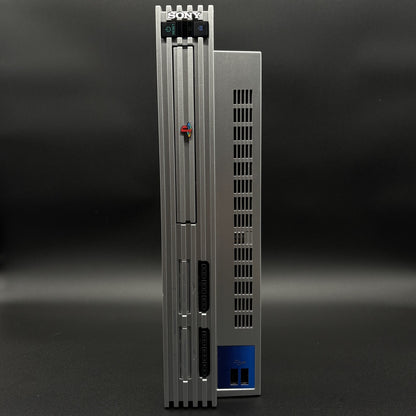 PlayStation 2 FAT Konsole Frontansicht