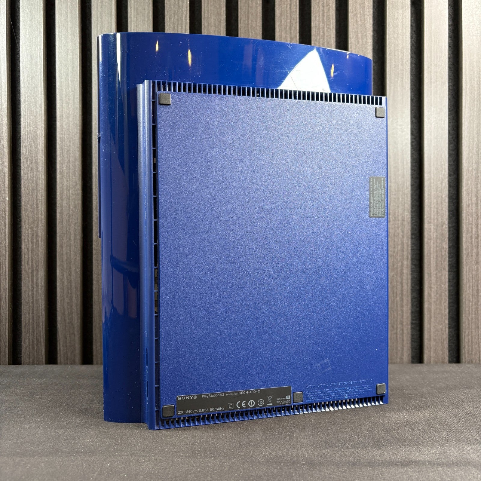 PlayStation 3 Super Slim Azurite Blau rechte Seitenansicht