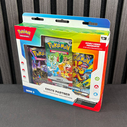 Pokémon Erste Partner Illustrations-Kollektion Serie 3 Deutsch OVP Vorderseite Perspektivansicht
