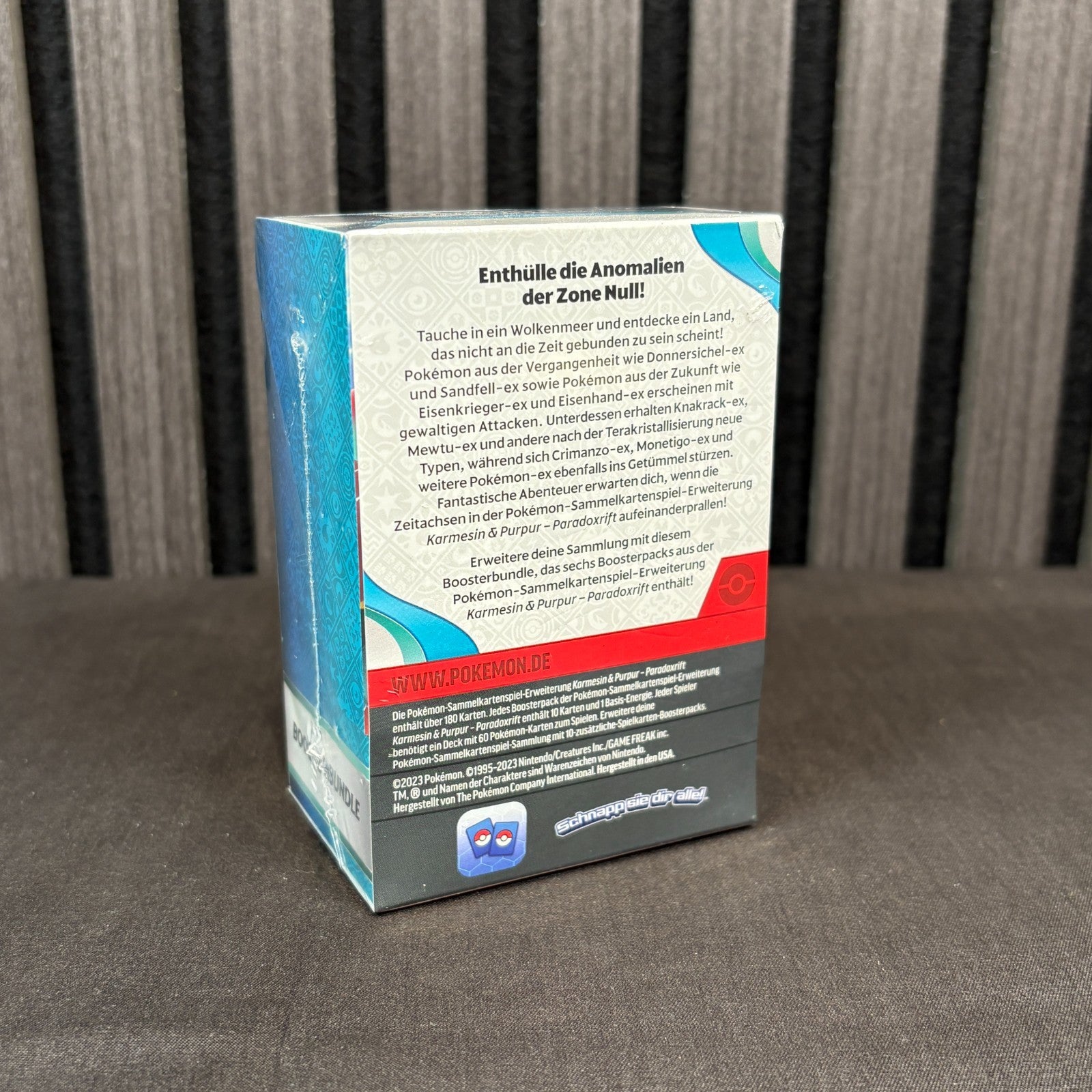 
Pokémon Karmesin & Purpur Paradoxrift Booster Bundle Rückseite mit Produktinfos