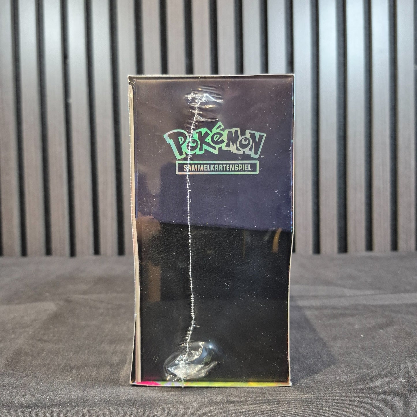 Pokémon Mega Evolution Fatal Flames ETB German versiegelte Seitenansicht mit Pokémon Logo