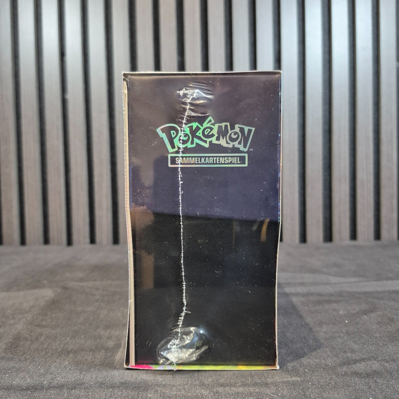 Pokémon Mega Evolution Fatal Flames ETB German versiegelte Seitenansicht mit Pokémon Logo
