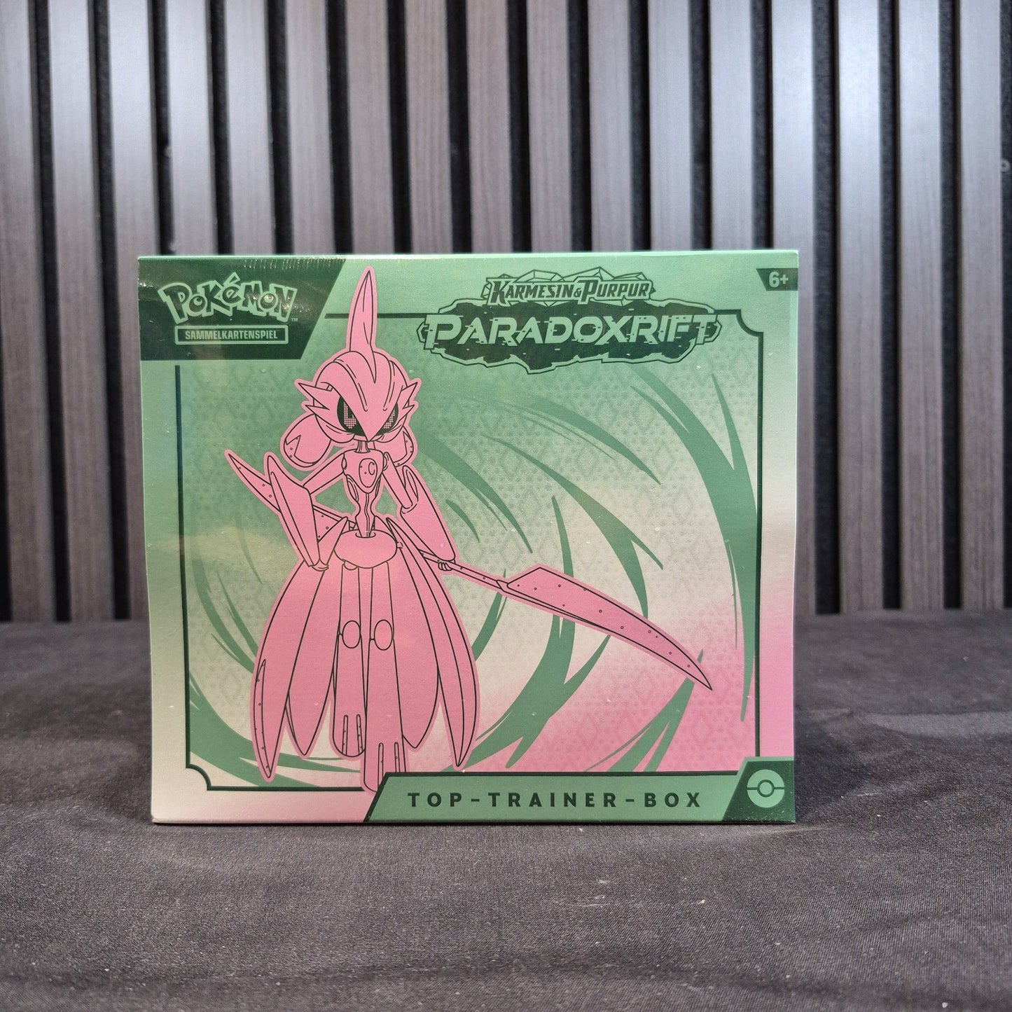 Pokémon Paradox Rift ETB Iron Valiant Eisenkrieger German originalversiegelt Frontansicht
