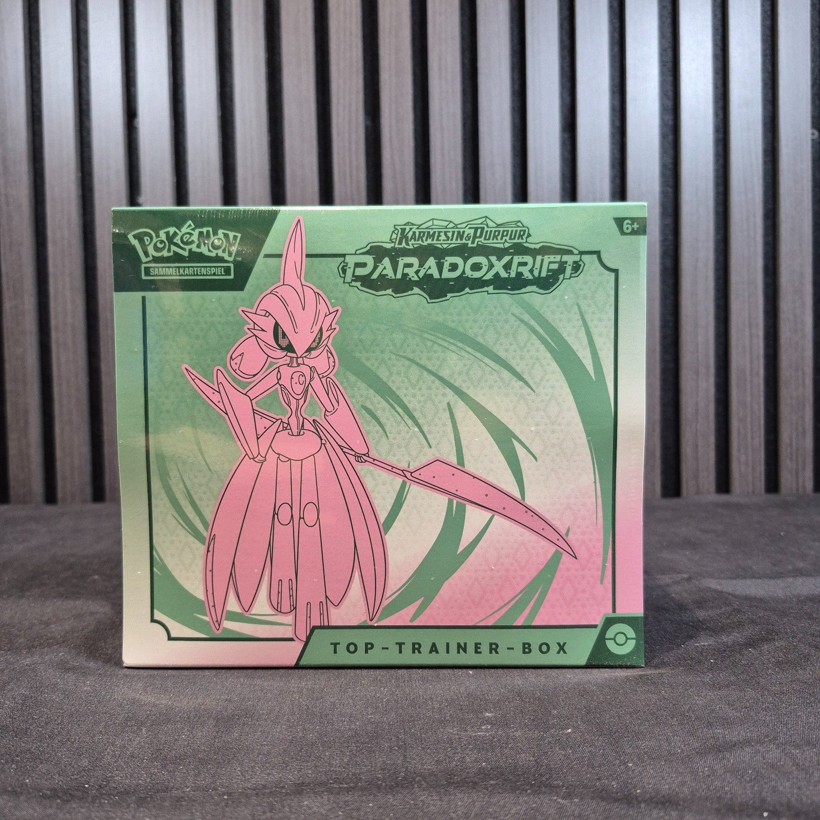 Pokémon Paradox Rift ETB Iron Valiant Eisenkrieger German originalversiegelt Frontansicht