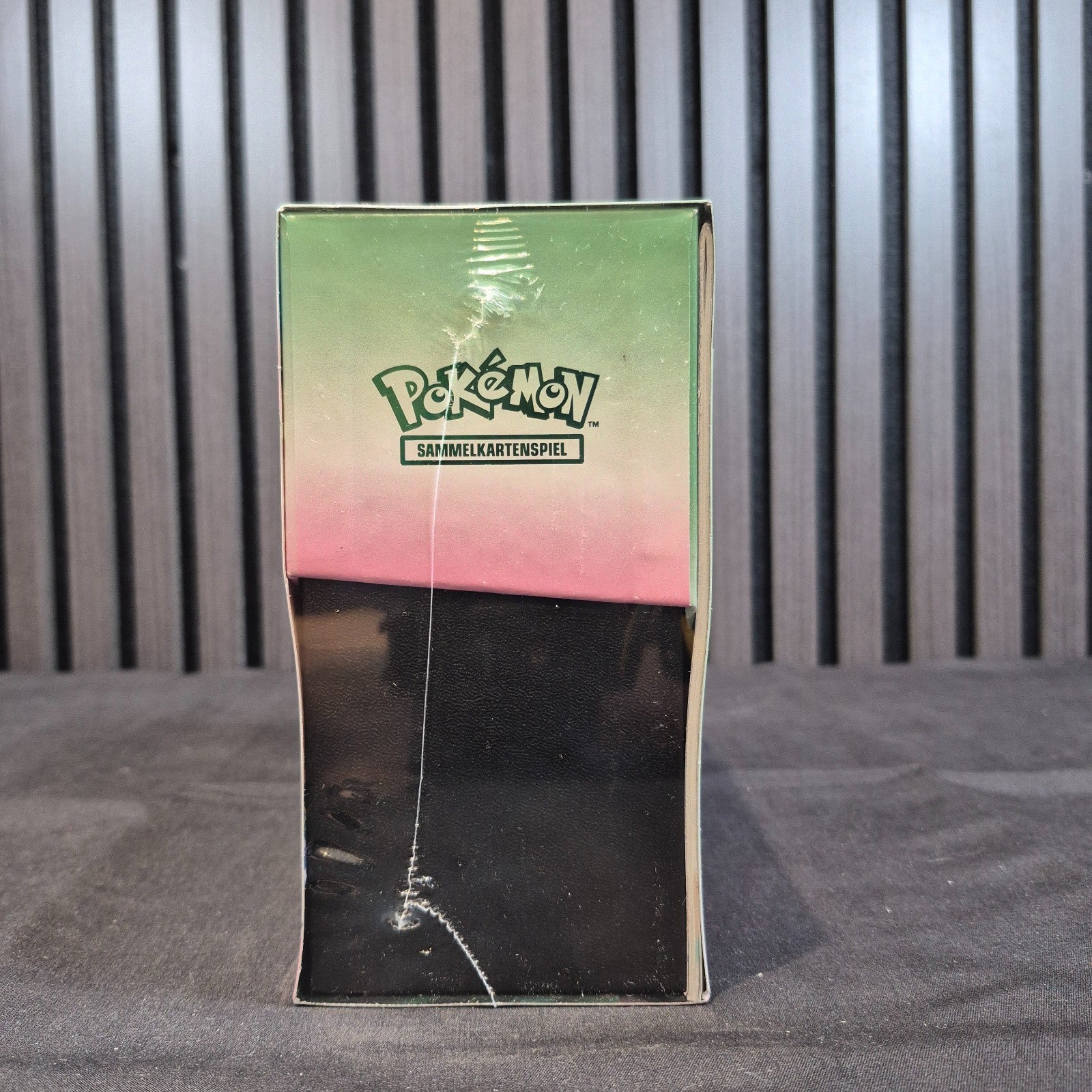Pokémon Paradox Rift ETB Iron Valiant German versiegelte Seitenansicht mit Logo