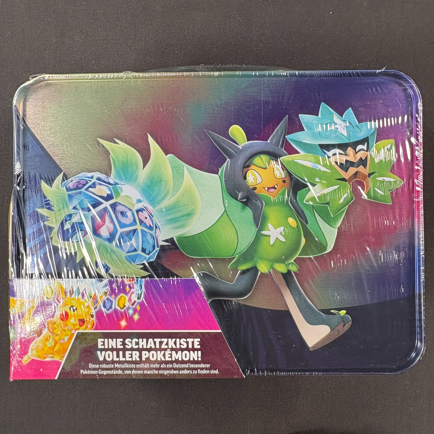 Pokémon Sammelkoffer 2024 Pikachu Deutsch original versiegelt Rückseite