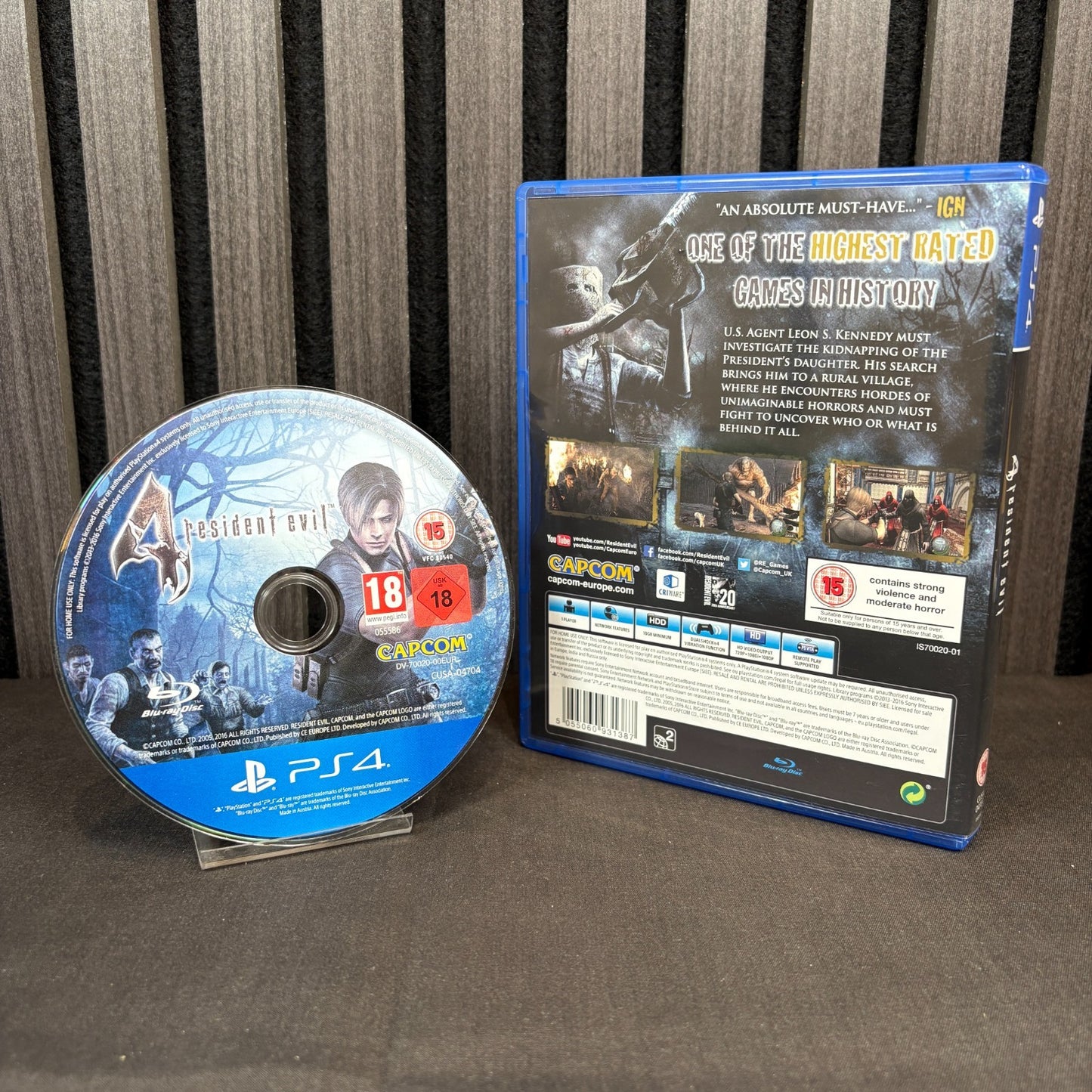 Rückseite der PS4 Hülle mit Spielbeschreibung und Screenshots