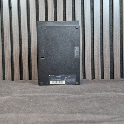 Sony PlayStation 2 Slim Konsole Schwarz stehende Rückansicht