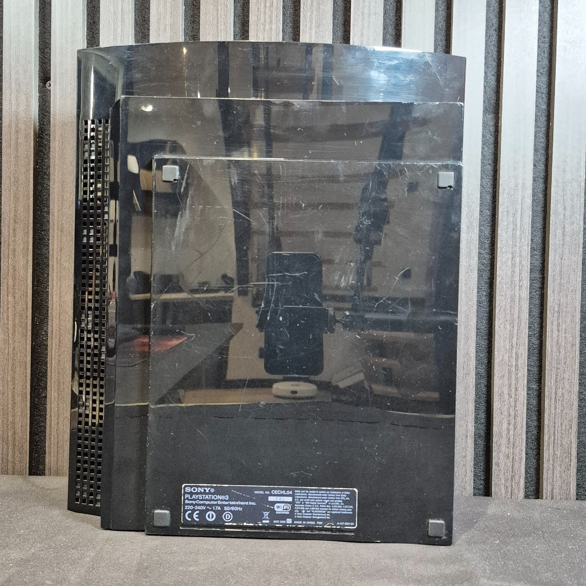 Sony PlayStation 3 Fat CECHL04 Rückseite mit Typenschild und Modellnummer